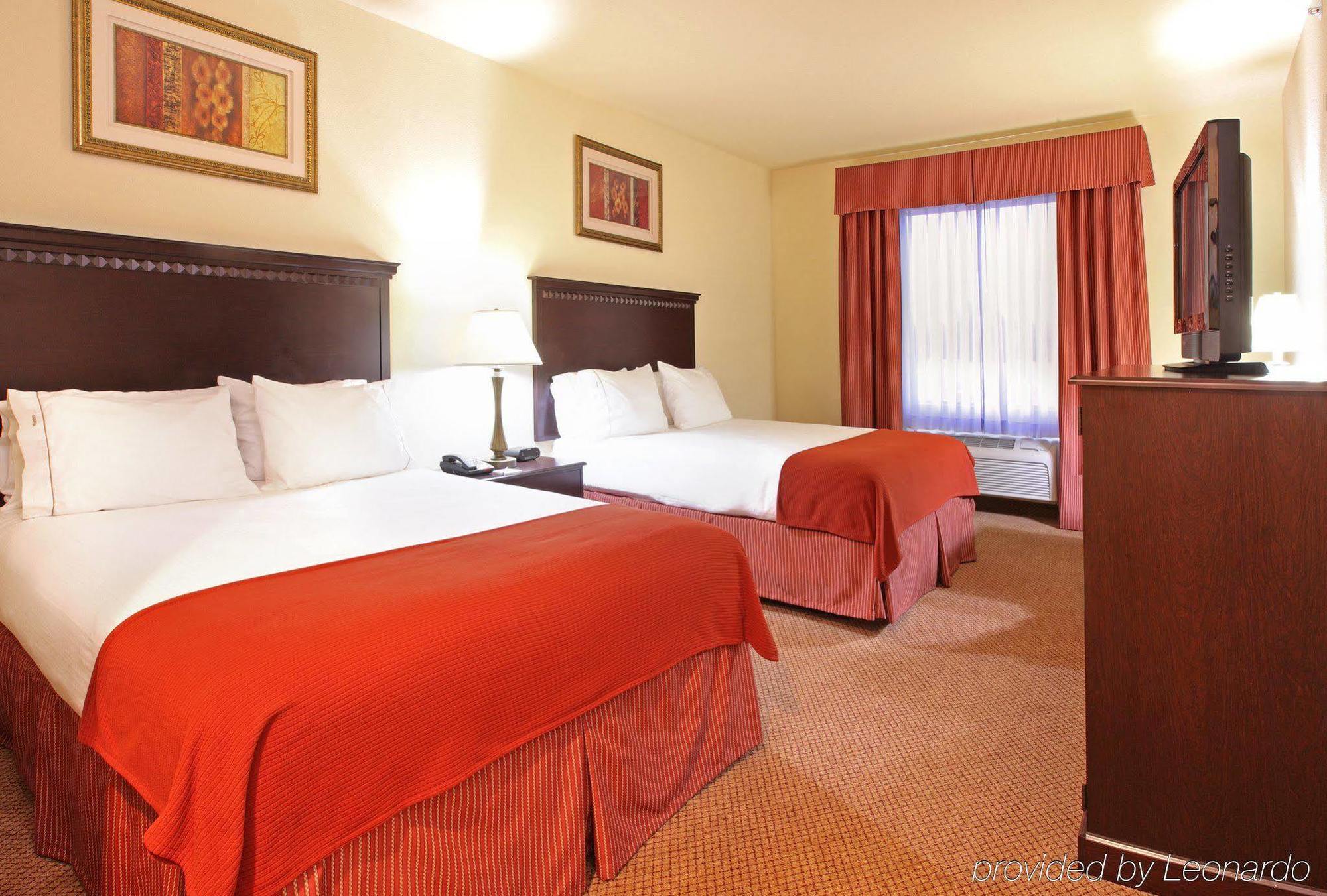 Holiday Inn Express Hotel & Suites Clarksville Værelse billede